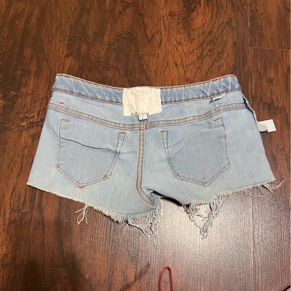 DOLLHOUSE distressed denim women’s sexy cut off shorts in size 7 GUC Y2K fashion - Picture 4 of 8